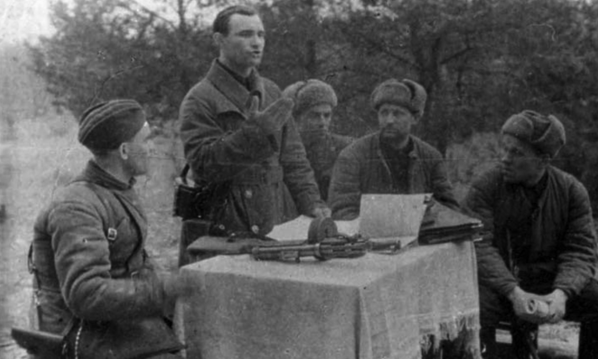 Брянцы отмечают 80-ю годовщину создания штаба объединенных партизанских отрядов