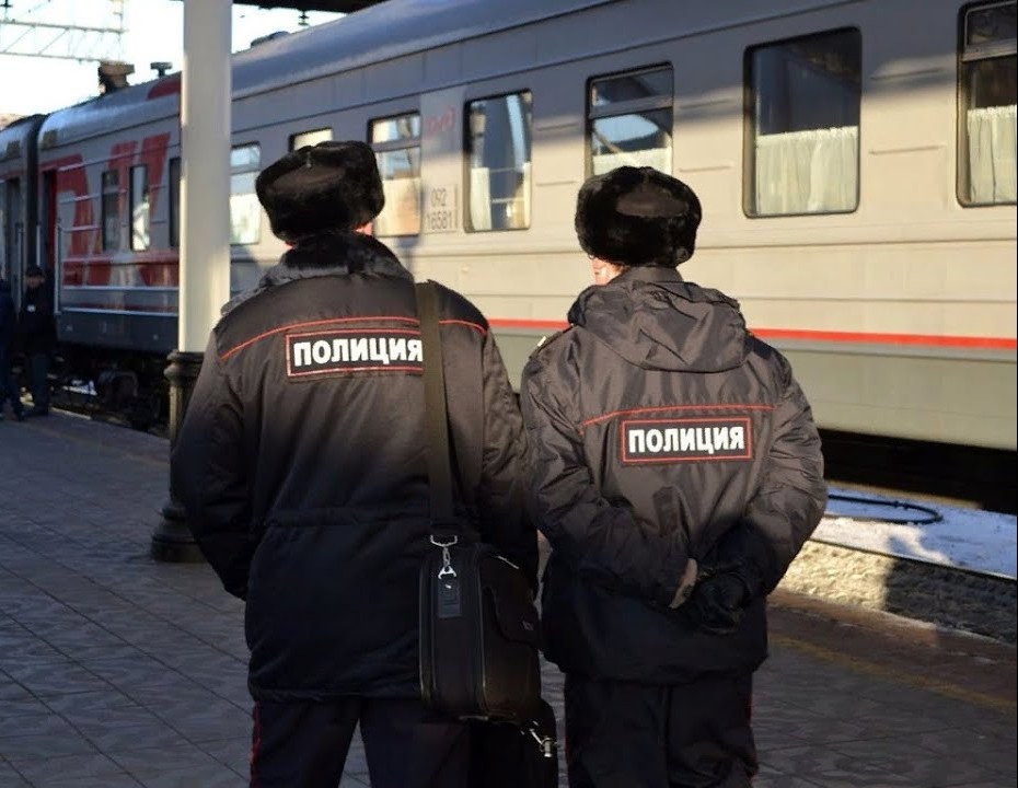 Житель Орловской области украл у брянской пассажирки в поезде пакет с вещами