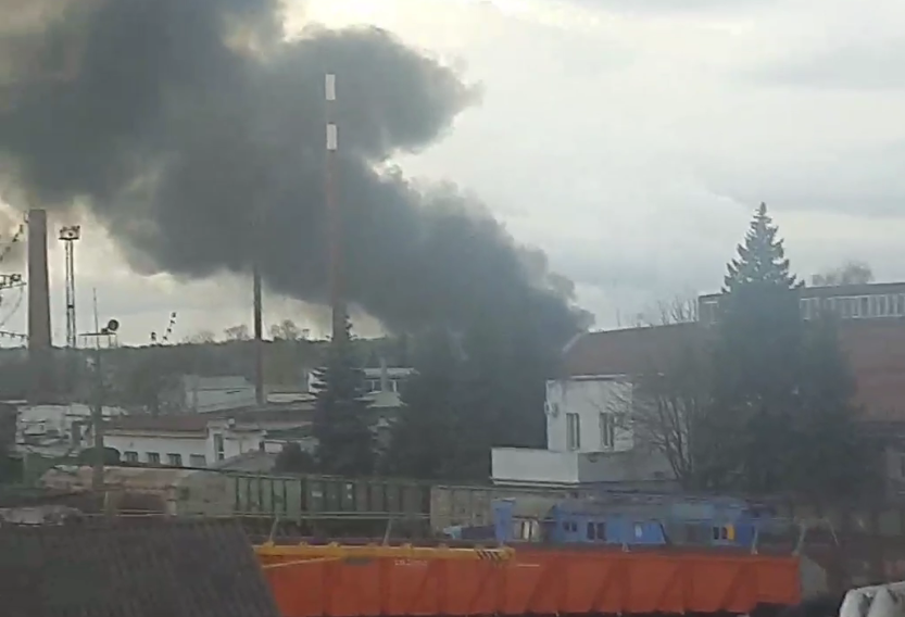 Жителей Фокинского района Брянска напугал загоревшийся во время утилизации вагон