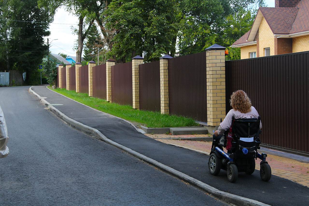 В Брянске по дорожному нацпроекту обустроят 28 доступных для инвалидов остановок