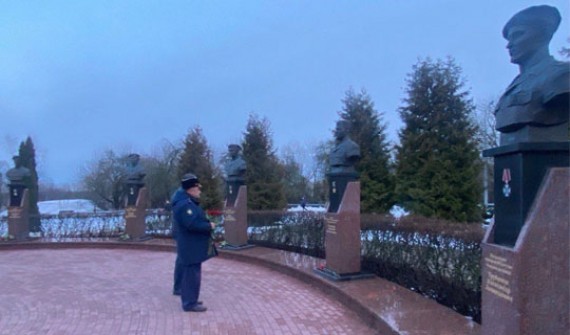 Возложил цветы на аллее Славы в Брянске замкомандующего ВДВ России