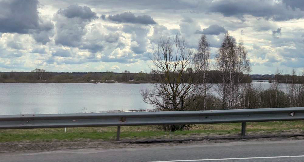 Река Десна подобралась к трассе Брянск – Новозыбков