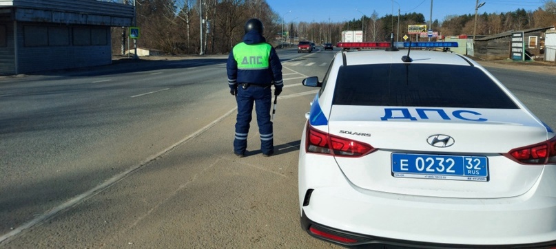 Брянские сотрудники ГИБДД поймали водителя, задолжавшего по штрафам 12 тысяч рублей