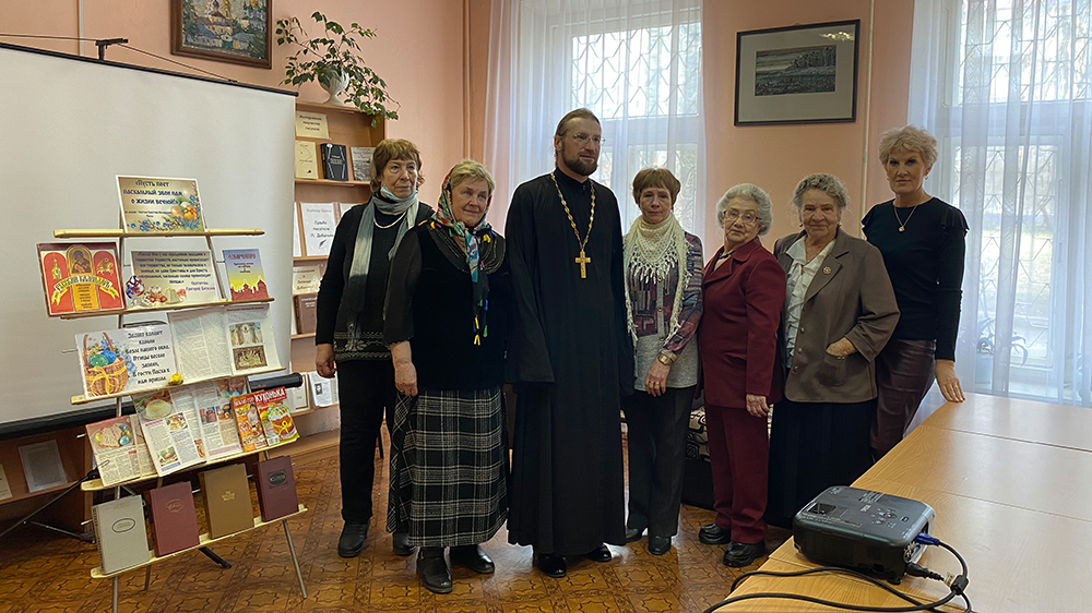 В Брянске в библиотеке №1 состоялась встреча с настоятелем храма Божией Матери Всецарицы