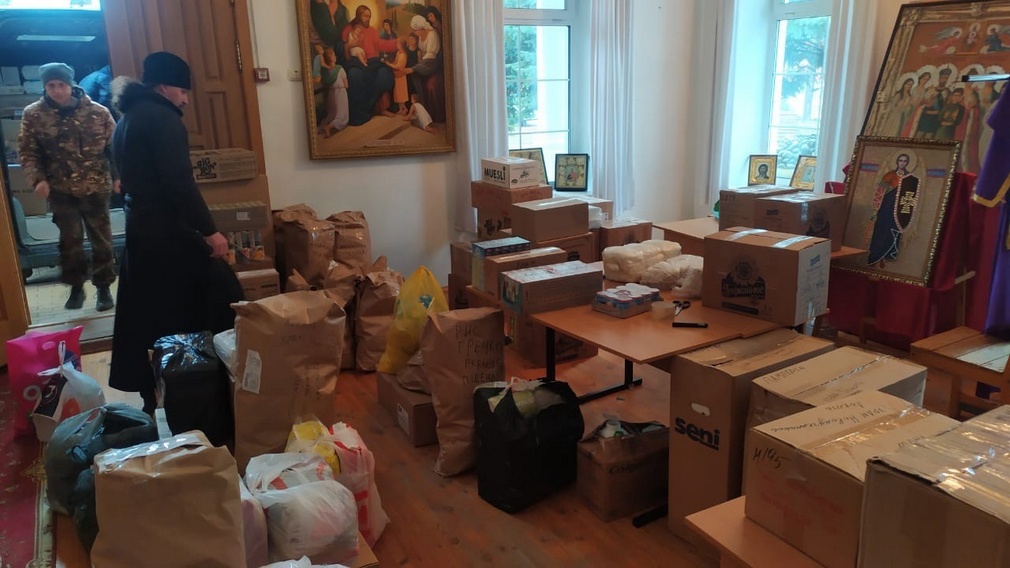 Брасовское благочиние собрало гуманитарную помощь для жителей Донбасса