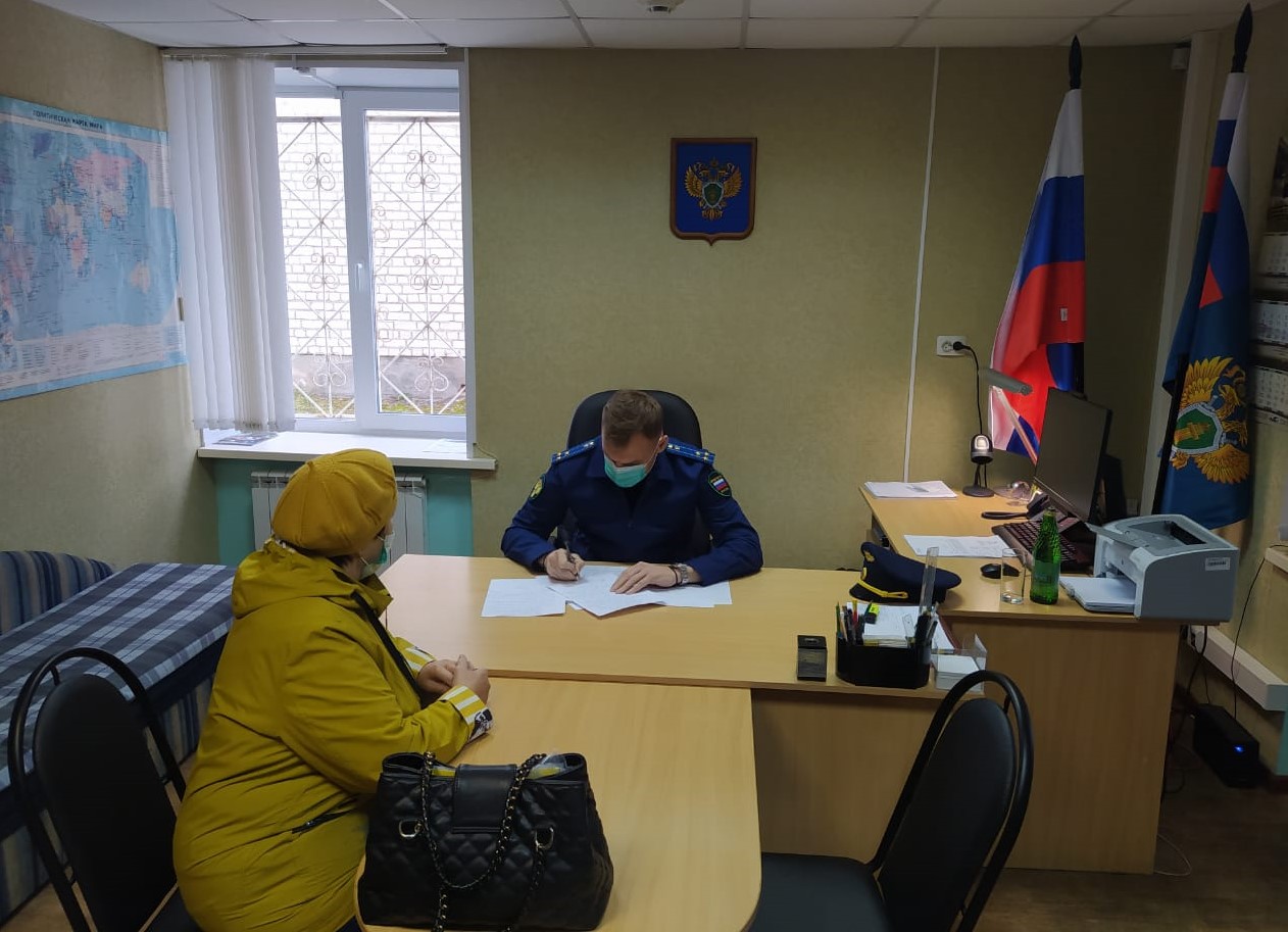 Зампрокурора Брянщины Коберник выслушал жалобы десяти жителей Дубровки