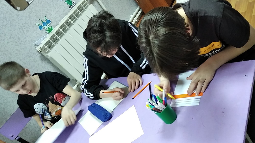 Воспитанники детского приюта Брянского района присоединились ко всероссийской акции «Письмо солдату»