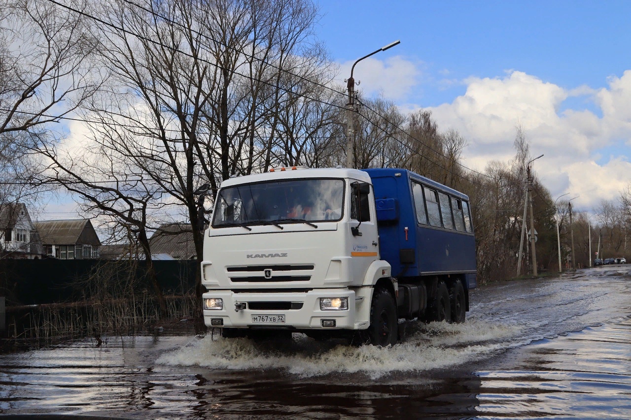 В Брянске для жителей затопленной Радицы-Крыловки поменяли расписание КамАЗов