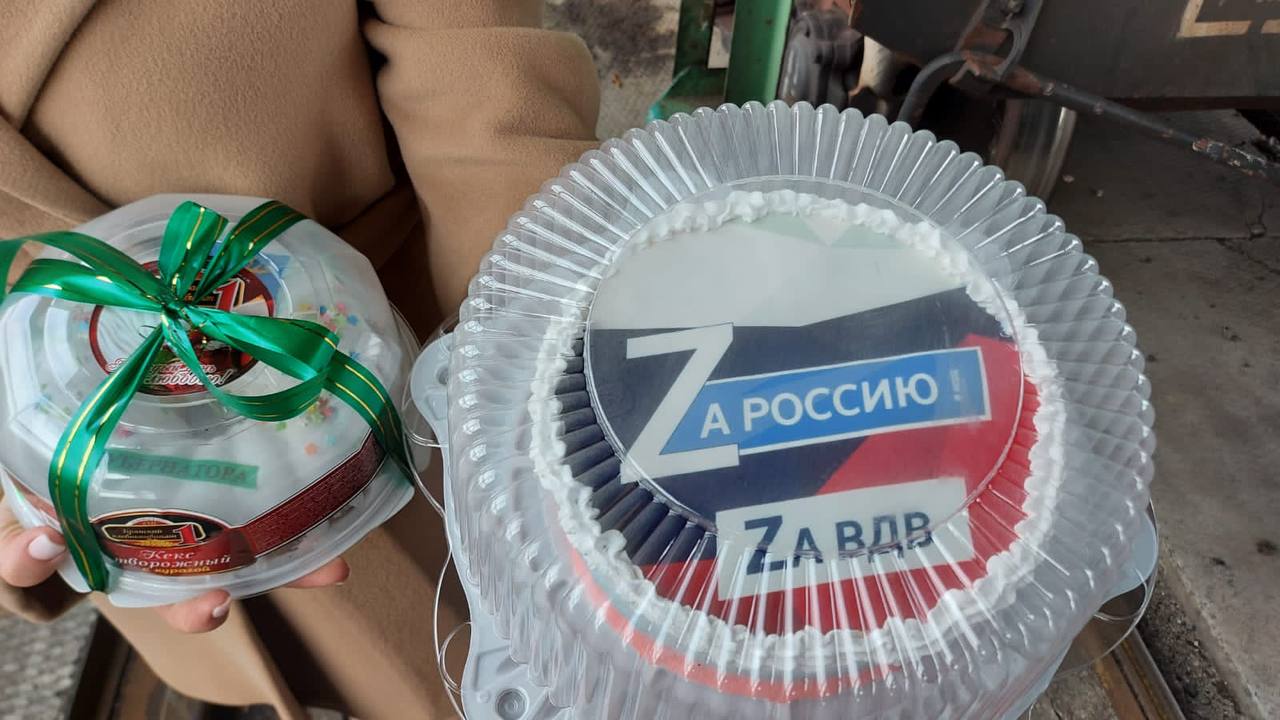 Брянские кондитеры приготовили российским военнослужащим необычные бисквитные угощения