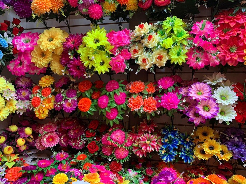 В Брянске с 15 апреля начнут работать ярмарки по продаже искусственных цветов