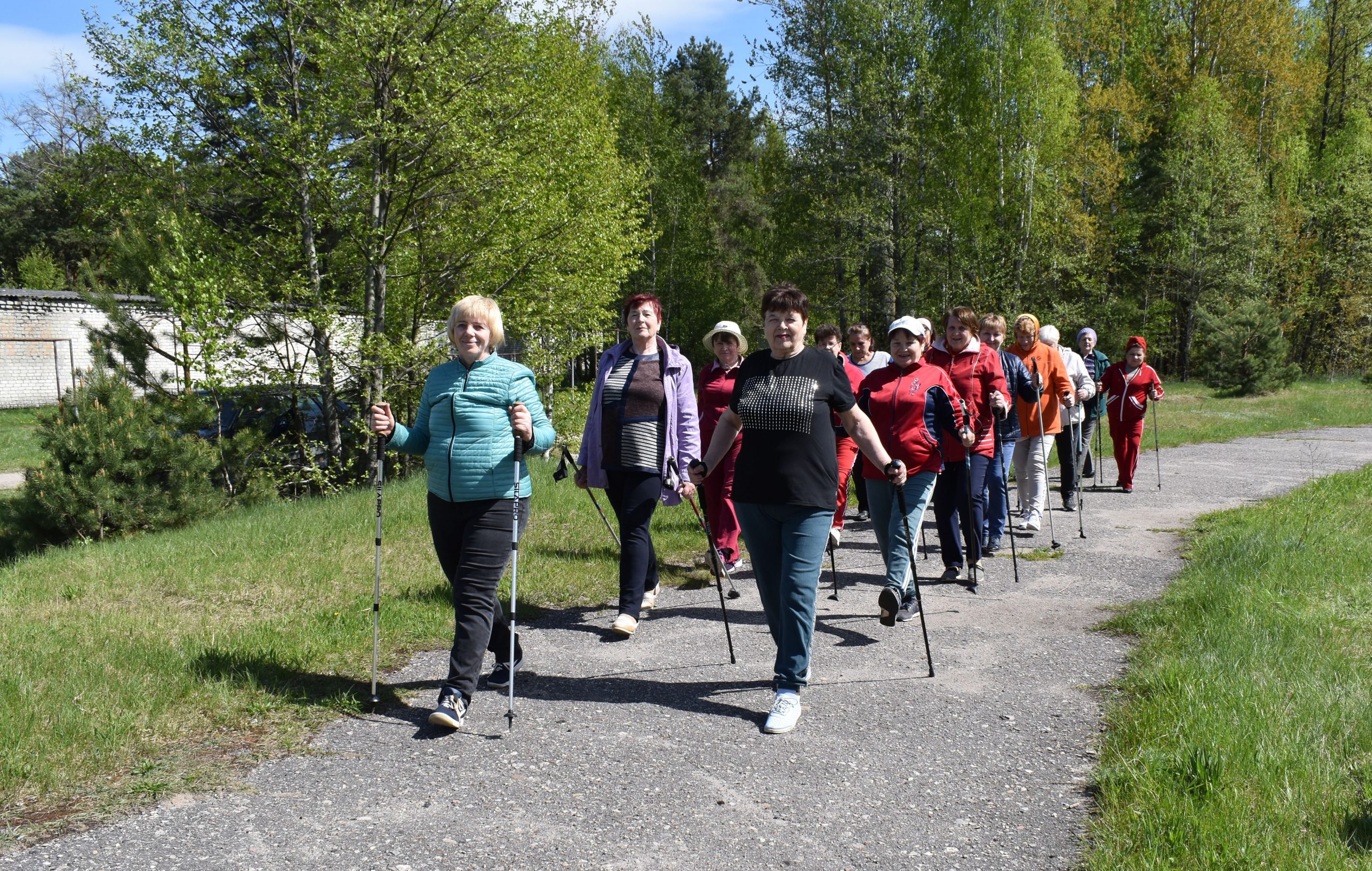 Клетнянцы поддержали Всемирный день скандинавской ходьбы