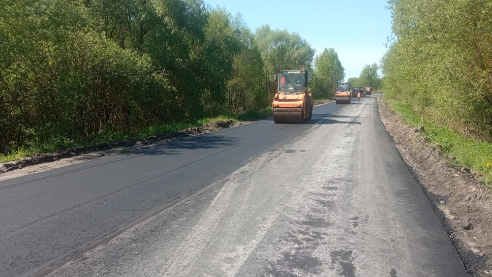 На дороге Трубчевск - Погар уложили выравнивающий слой