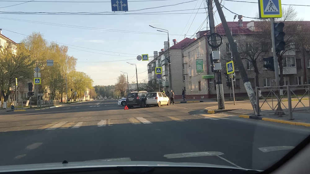 Две машины столкнулись в Брянске на Новостройке