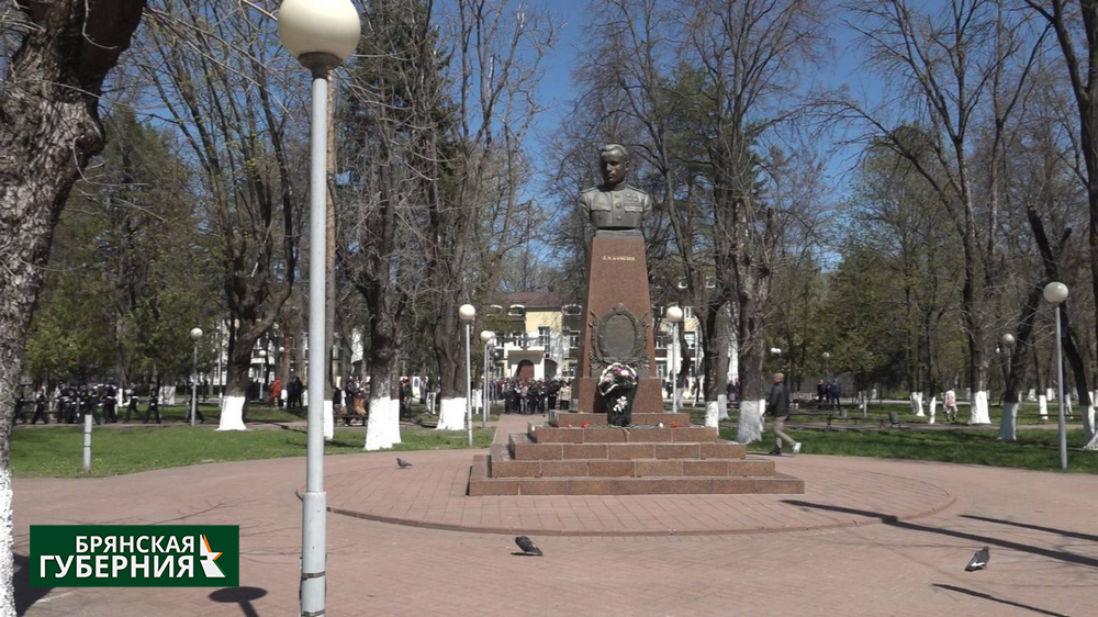 В Брянске открыли мемориал «Героям-летчикам земли Брянской»