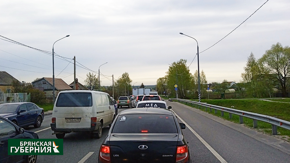 На въезде в Брянск со стороны телецентра образовалась пробка