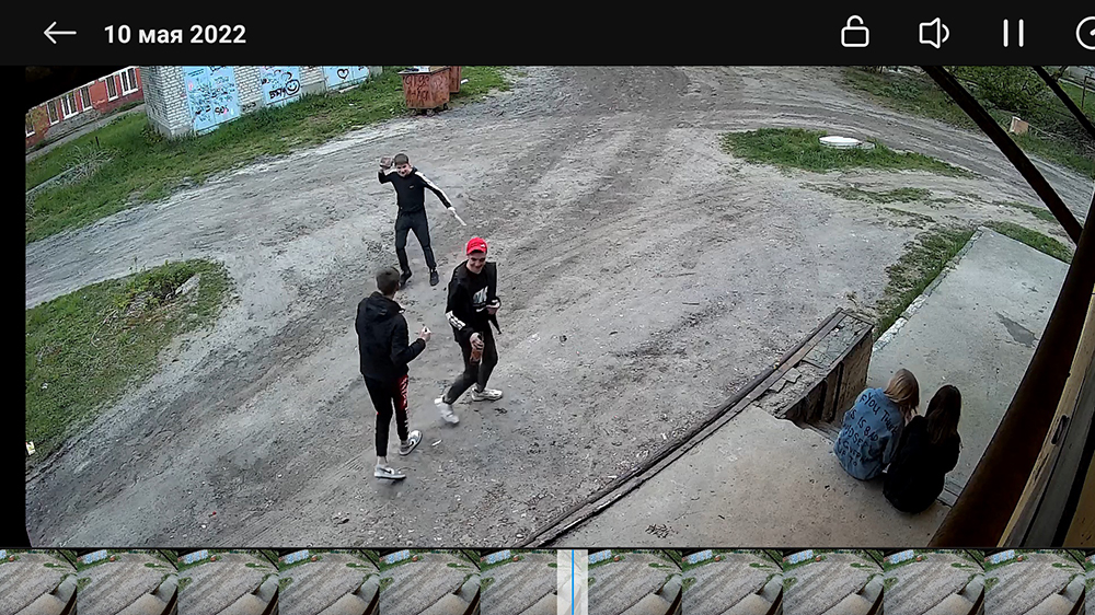 Пьяные подростки в Клинцах разбили камеры видеонаблюдения