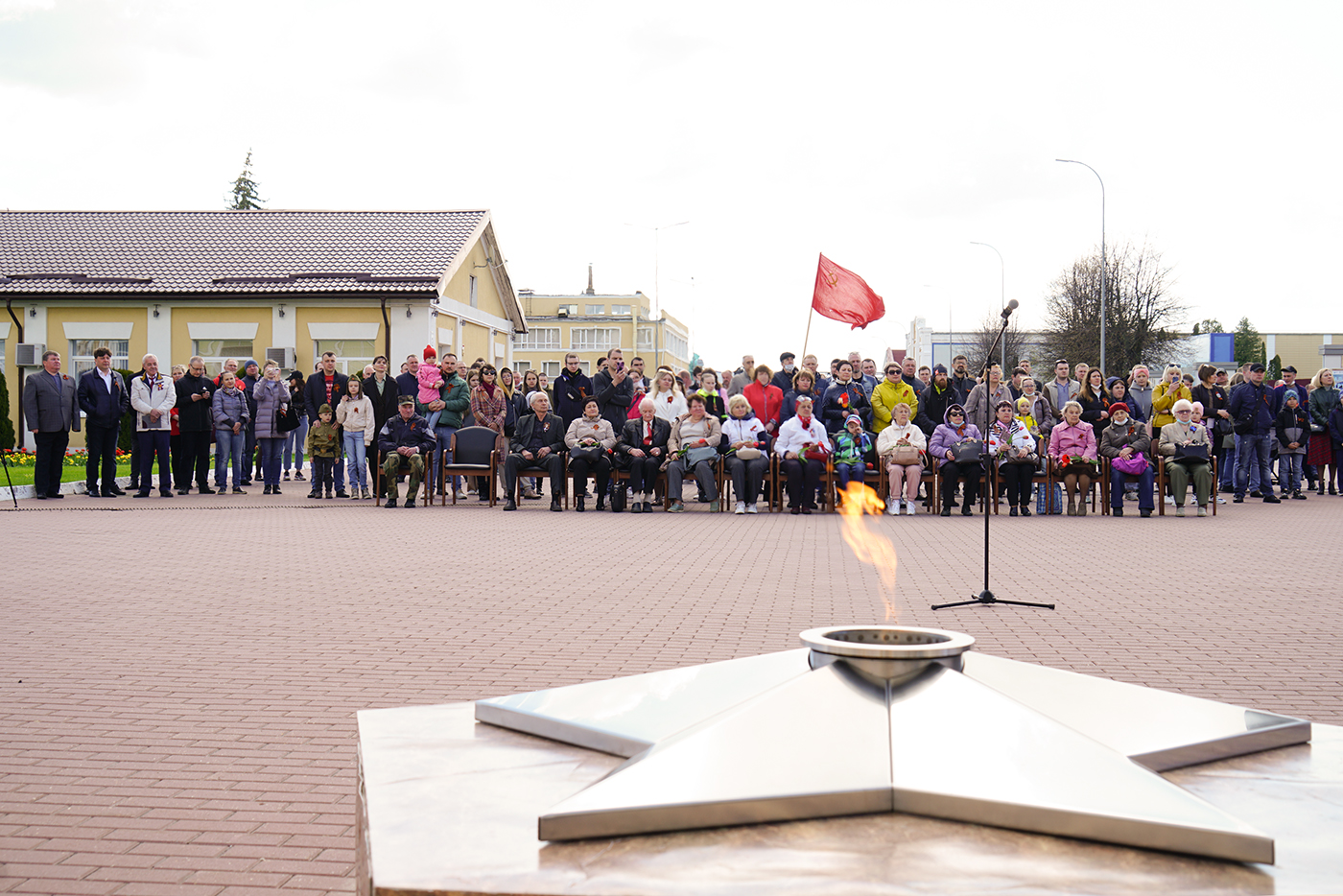 Сотрудники Брянского машзавода почтили память героев Великой Отечественной войны