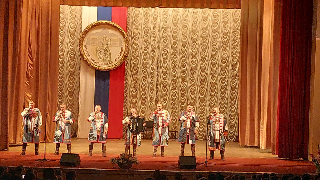 Брянский ансамбль «Ватага» спел для раненых бойцов в Петербурге