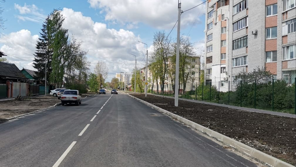 Жители Брянска поблагодарили дорожников за ремонт улицы Институтской