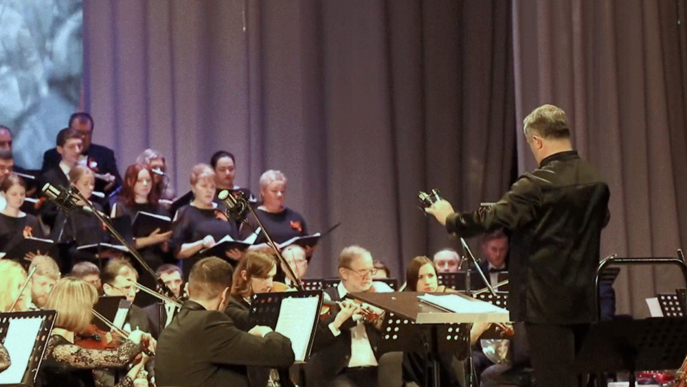 Концерт брянского симфонического оркестра «Весна. Победа! Память...» можно посмотреть в интернете