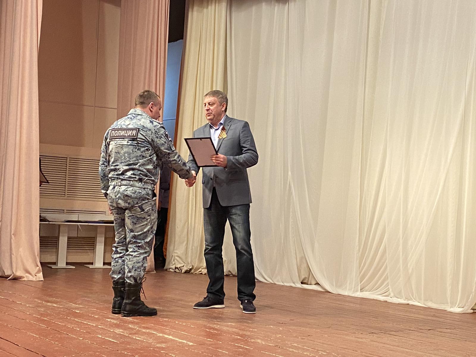 Брянский губернатор Александр Богомаз вручил награды силовикам