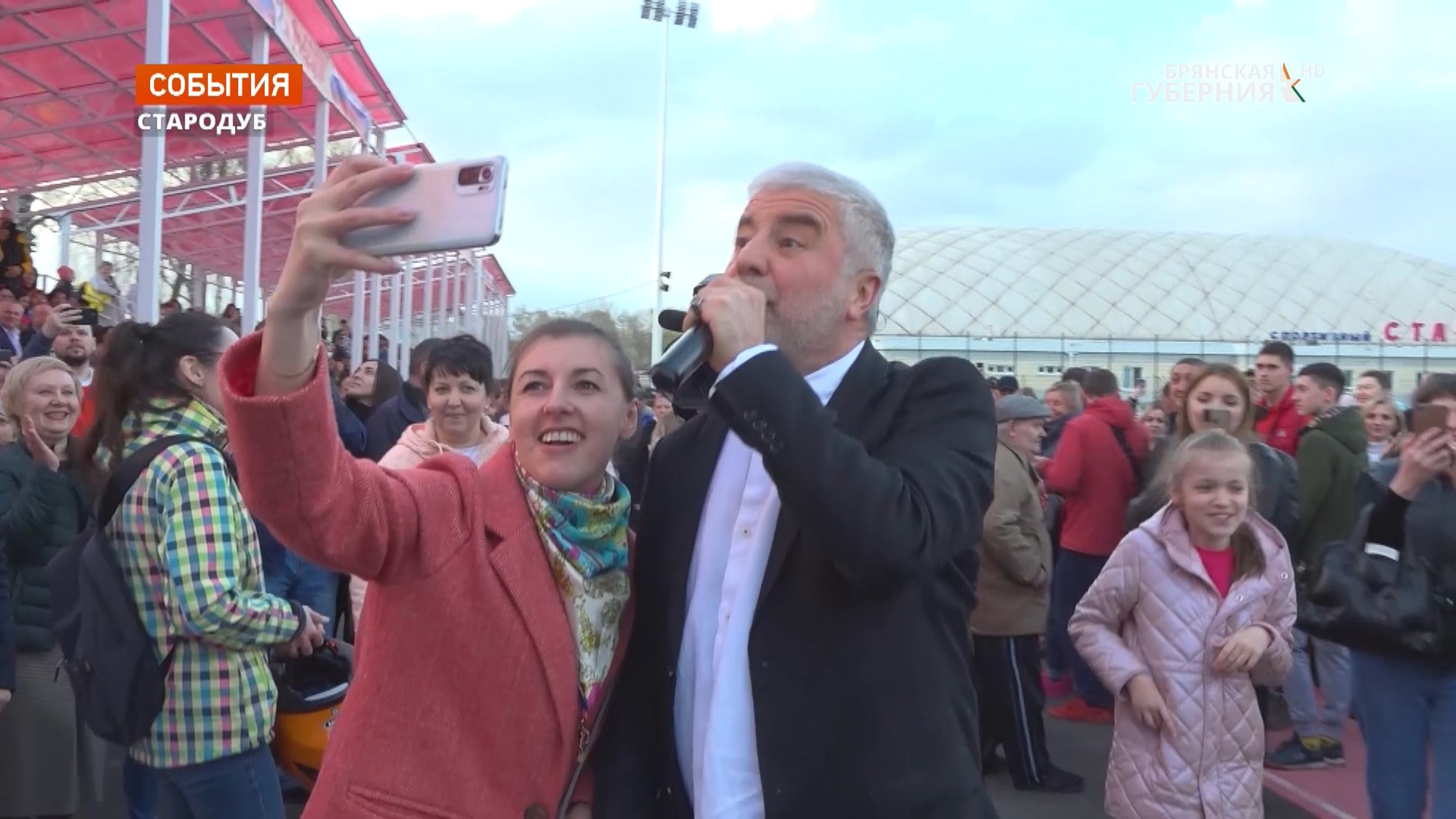 Популярный эстрадный певец Сосо Павлиашвили поддержал жителей приграничных брянских районов концертом