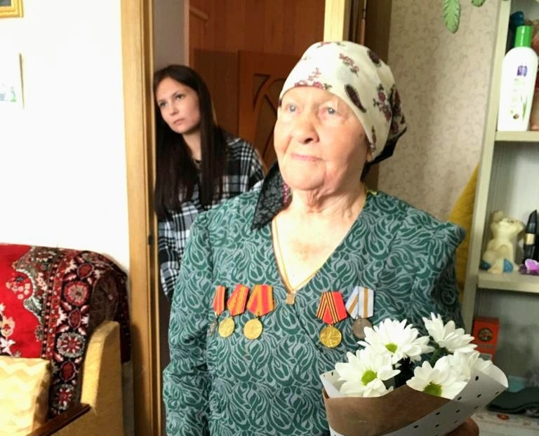 Брянскую долгожительницу Анну Квасову поздравили с 90-летием