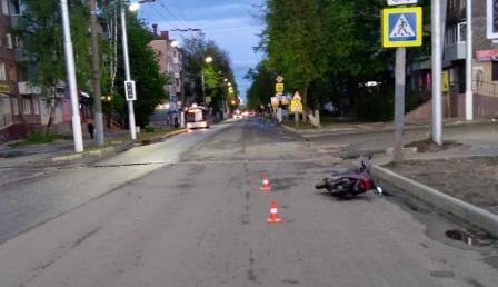 В Брянске перевернулся пьяный скутерист: ранен 10-летний мальчик