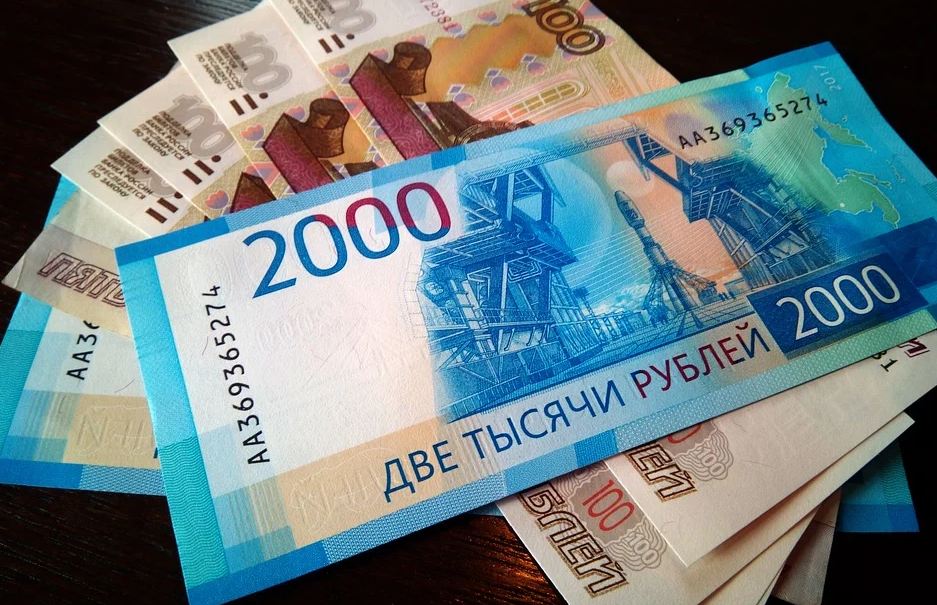 В Новозыбкове 19-летняя девушка украла у пенсионерки шесть тысяч рублей