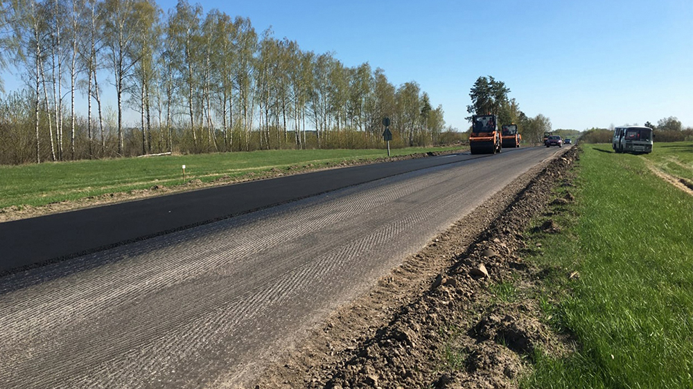В Погарском районе начали ремонтировать две трассы регионального значения