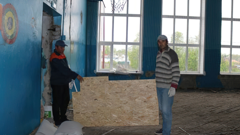 В школе №2 в Комаричах продолжается ремонт