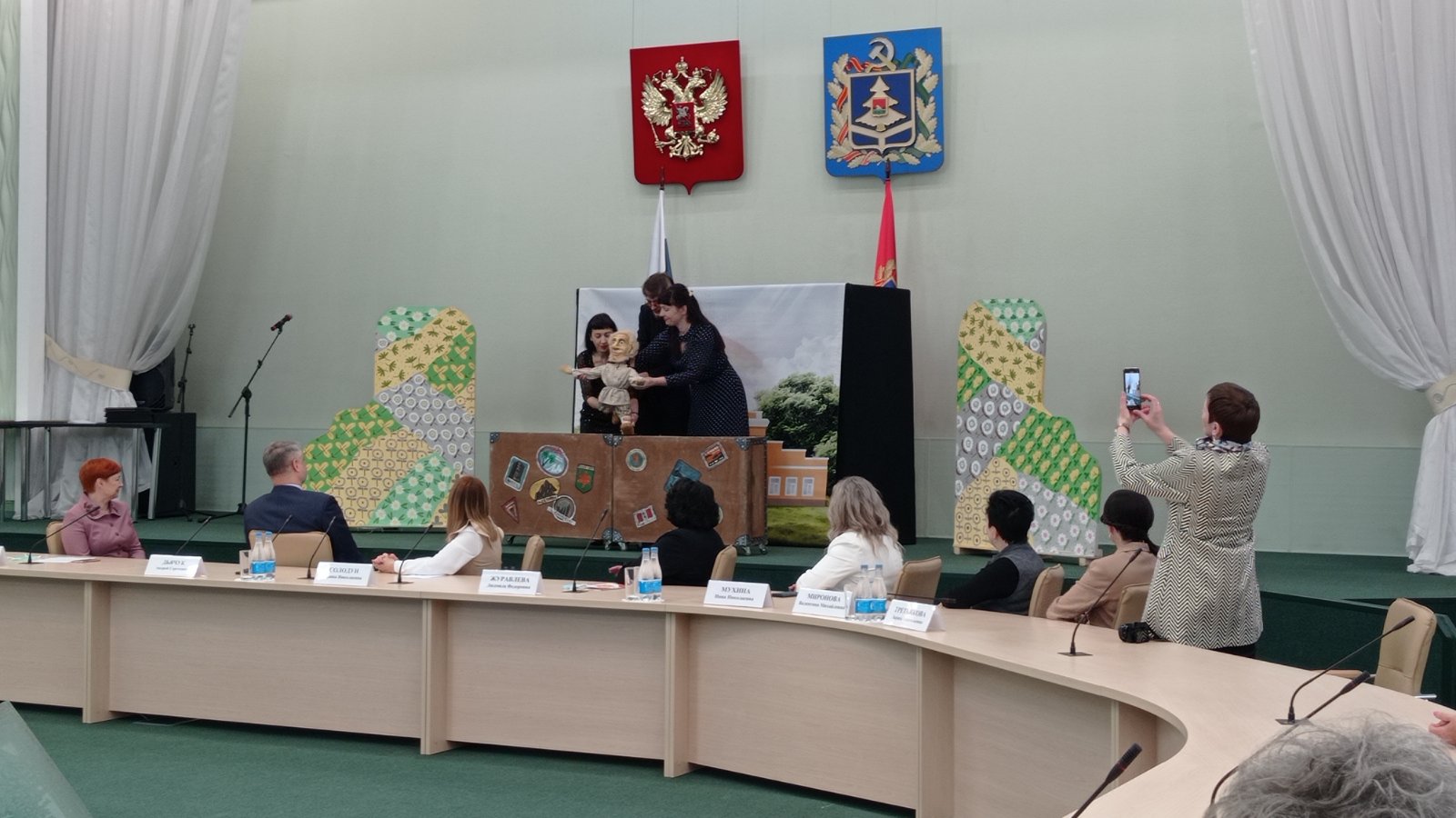 Артистам брянского театра кукол вручили государственные награды