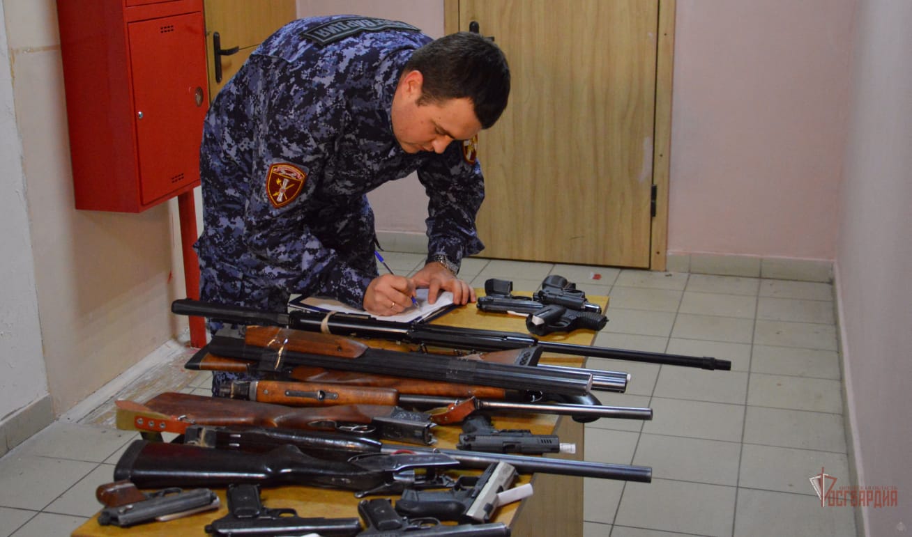 Брянцам выплатили более 850 тысяч рублей за добровольную сдачу оружия в Росгвардию