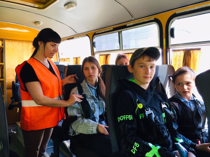 На Брянщине в школьных автобусах родительские патрули знакомят детей с ПДД