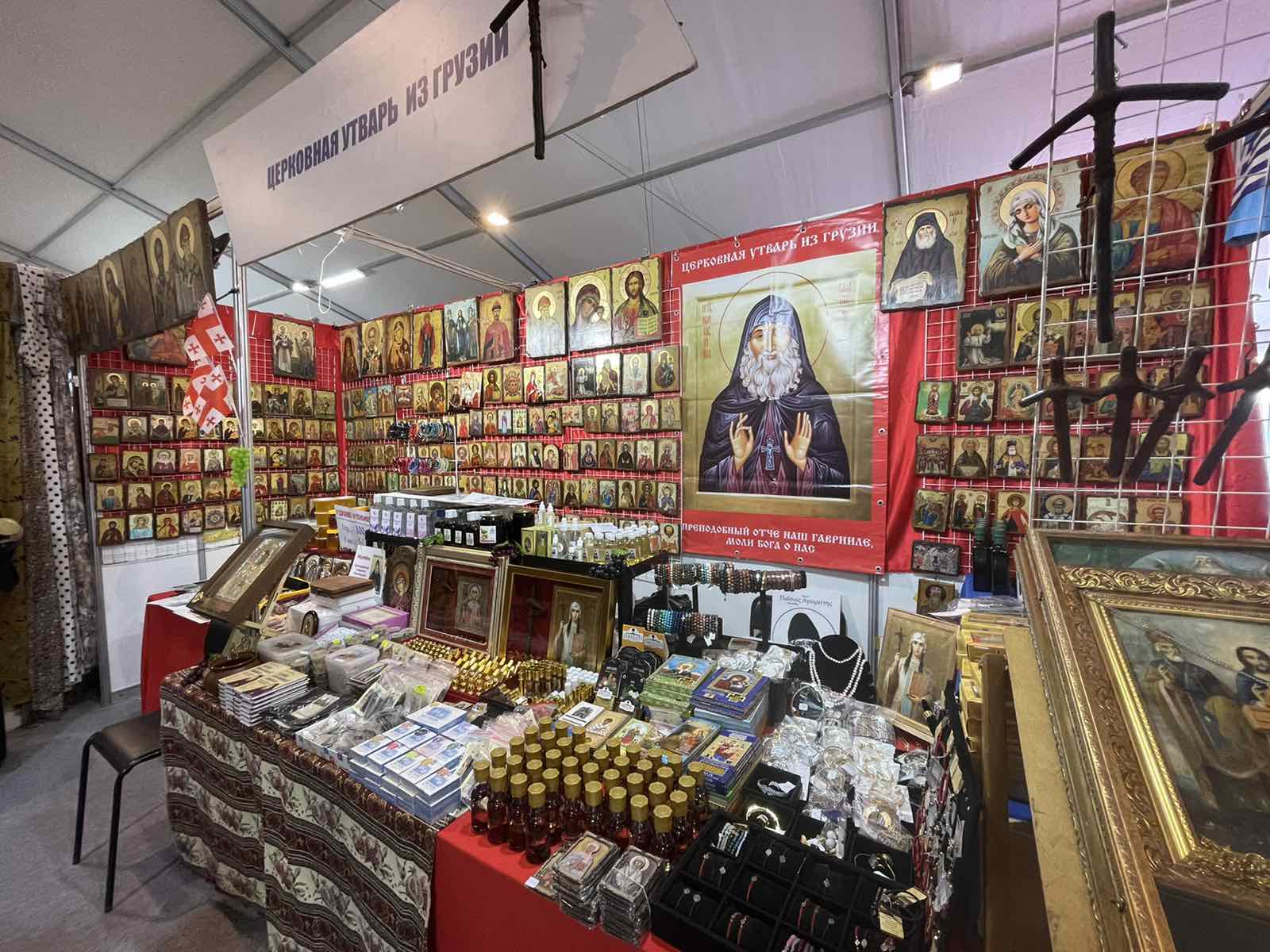 В Брянске продолжает работу выставка-продажа «Свет веры православной»