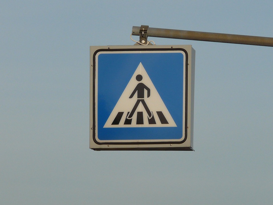 В брянском поселке Белая Березка установили 35 дорожных знаков