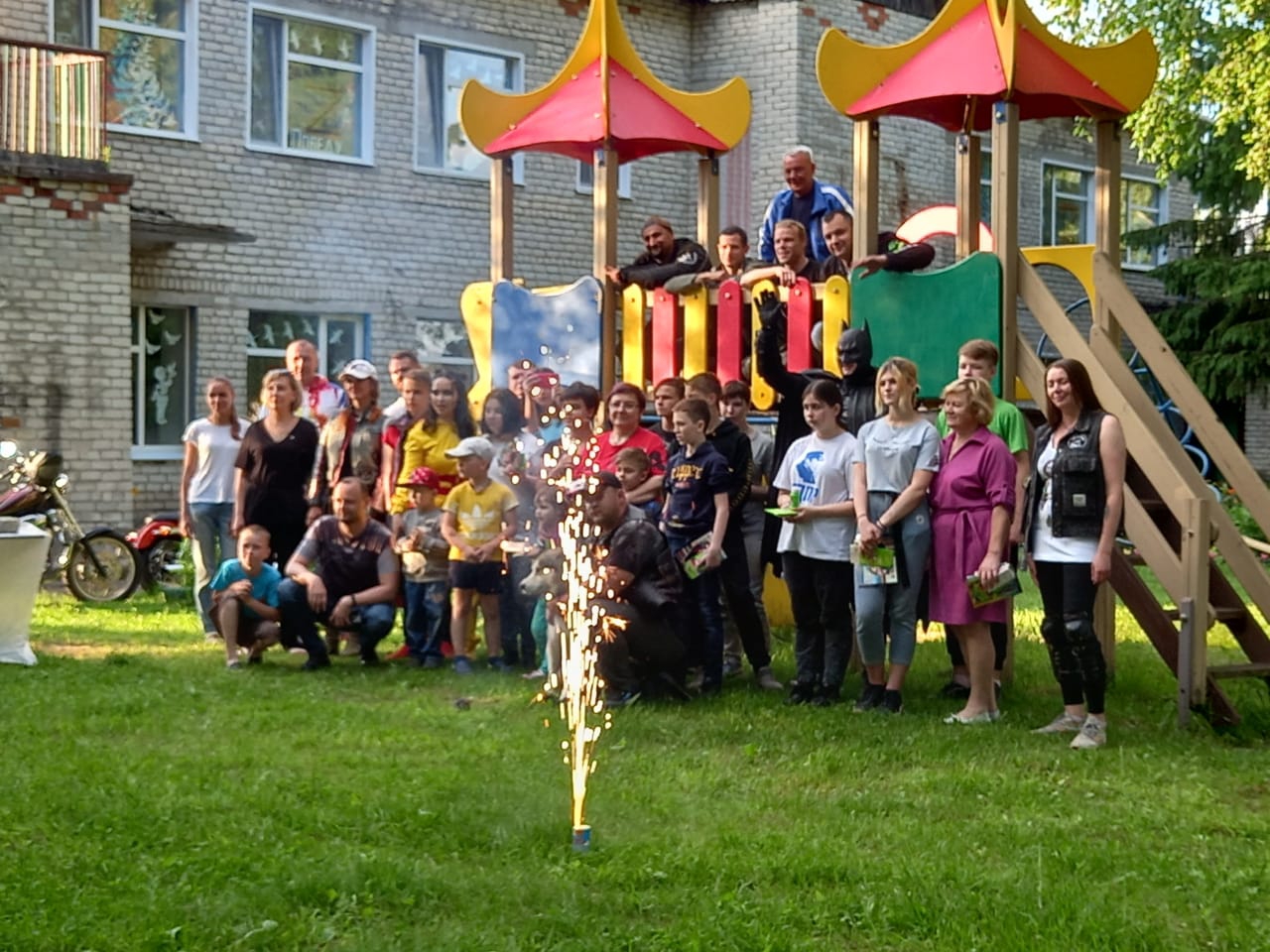 Брянские байкеры навестили воспитанников детского приюта в Карачевском районе