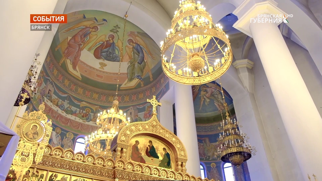 Сегодня православные брянцы отмечают праздник Святой Троицы