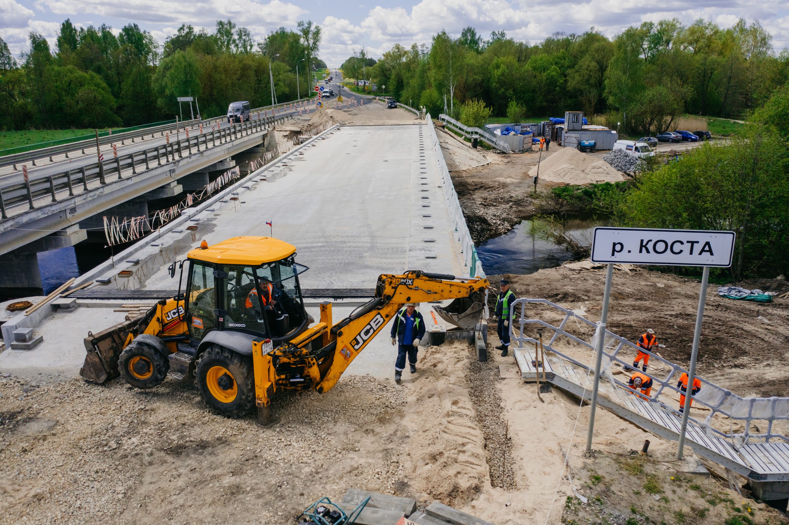Близится к завершению ремонт моста через реку Коста в Брянской области