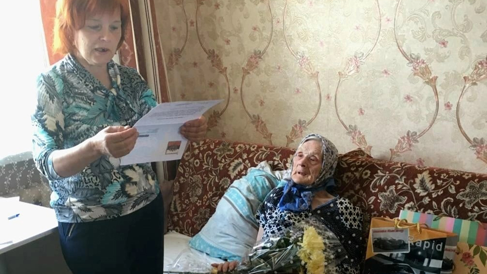 Жительница Карачева получила на юбилей поздравление от президента России