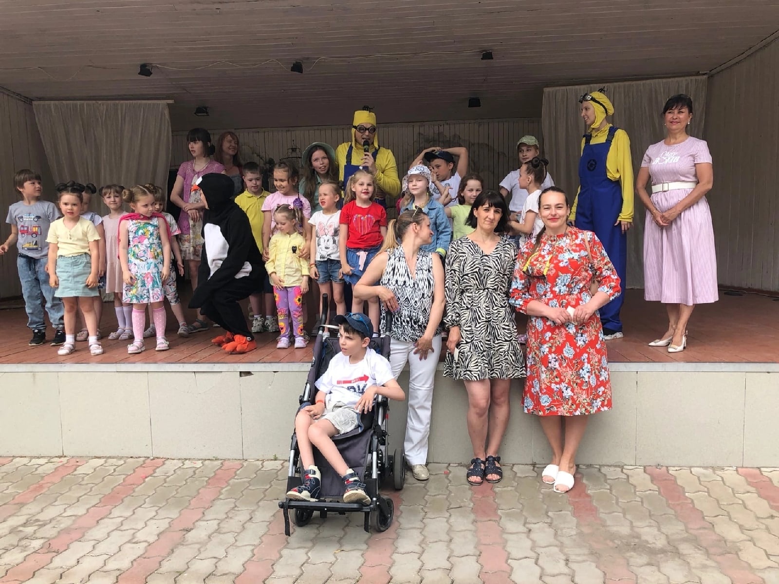 В Брянске прошёл праздник для особенных детей "Подари улыбку миру"