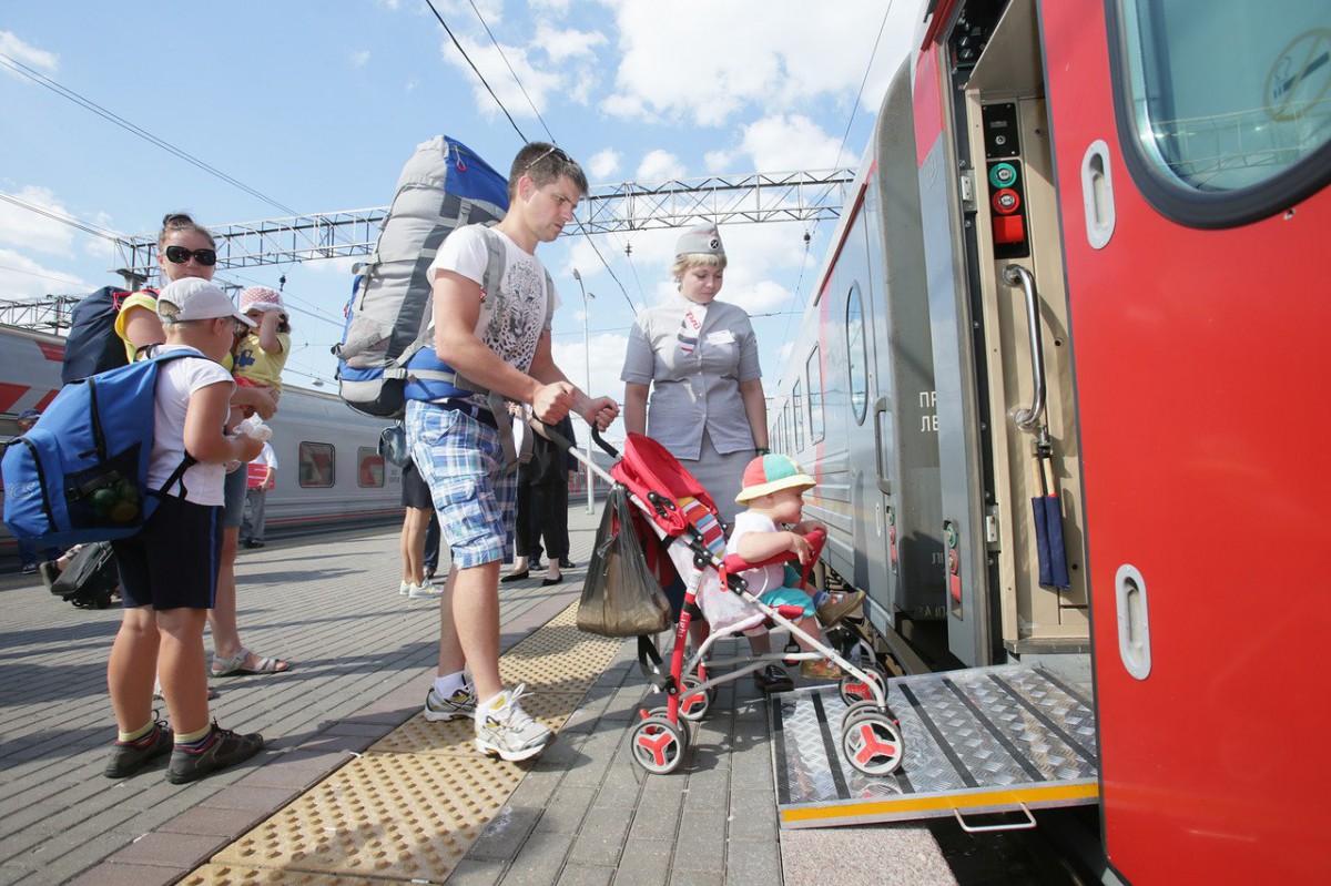 Брянские многодетные семьи смогут путешествовать в поездах со скидкой 15% круглый год