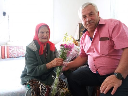 Столетний юбилей отметила жительница брянского села Старый Ропск Александра Зыкунова