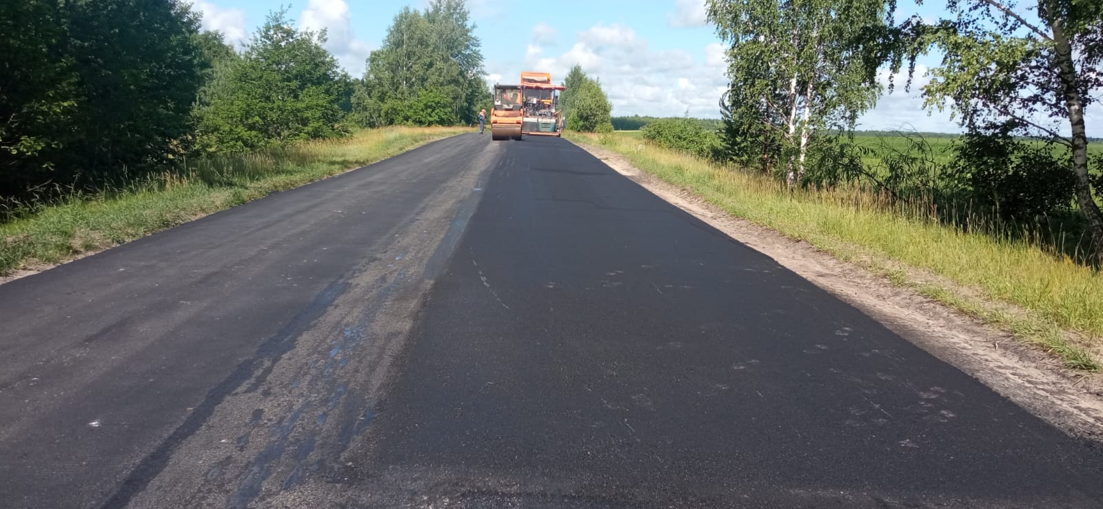 В Брянской области завершается укладка асфальта на участке автодороги Трубчевск-Погар
