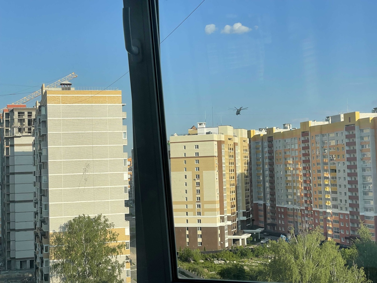 Шум низко летящего вертолета переполошил жителей Брянска