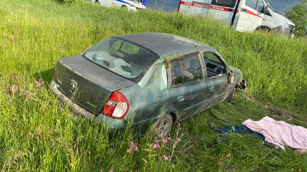 В Унечском районе умер водитель съехавшего в кювет автомобиля «Рено»