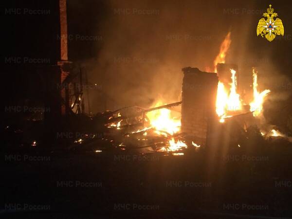 В Комаричском районе ночью сгорел жилой дом