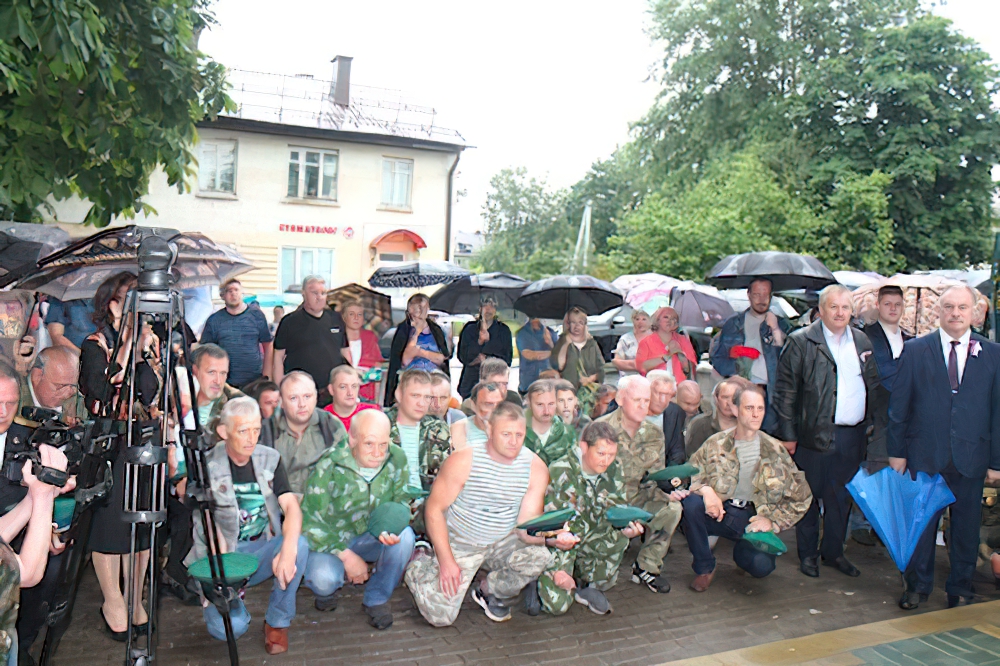 В Карачеве открыли памятник «Пограничникам всех поколений»