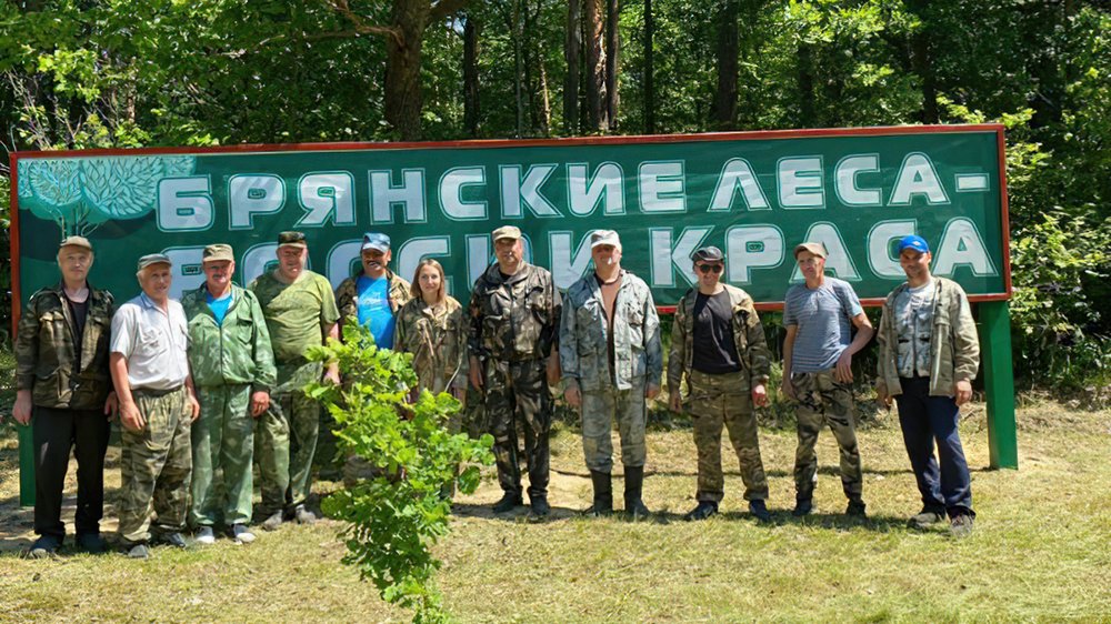 В Суземском лесничестве отремонтировали постамент для баннера «Брянские леса – России краса»