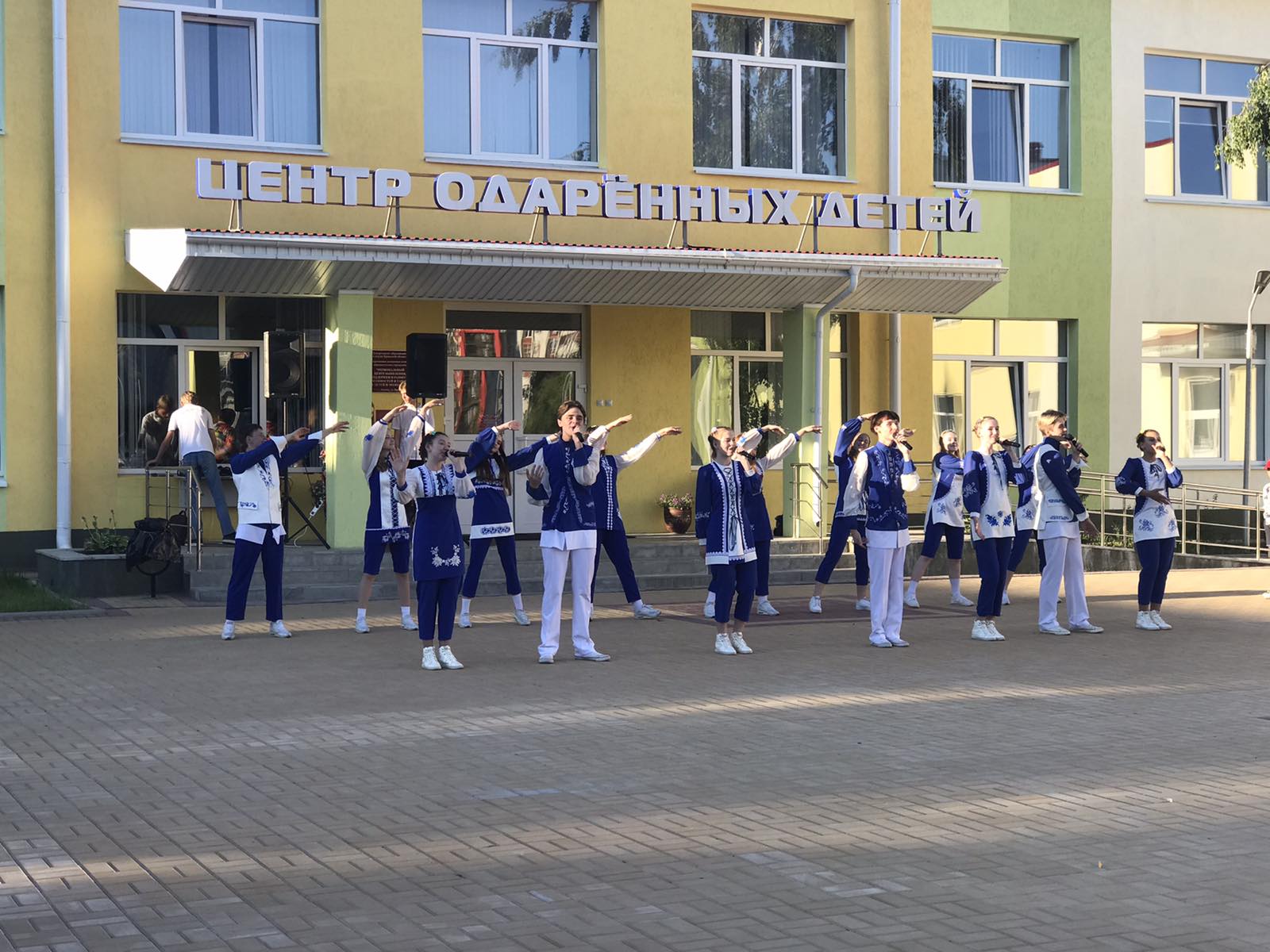 В брянском центре «ОГМА» состоялось открытие детского фестиваля «Родник славянской дружбы»